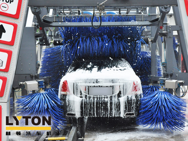 001型高泡洗車(chē)液，超潤(rùn)滑高泡洗車(chē)液，高效、環(huán)保、超濃縮，林頓電腦洗車(chē)機(jī)專(zhuān)用。