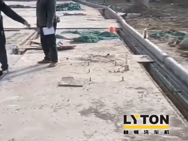 南通公交新裝配lyton大型通道式巴士洗車機(jī)，現(xiàn)洗車機(jī)基礎(chǔ)建設(shè)已完工，待發(fā)貨安裝