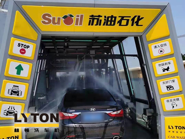 疫情時期，為減少人員接觸，加油站“無接觸”智能全自動洗車機服務(wù)受車主青咪