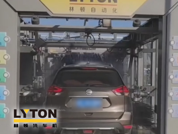 江南古鎮(zhèn)周莊網(wǎng)紅打卡加油站全自動洗車機安裝完工！現(xiàn)調(diào)試洗車！