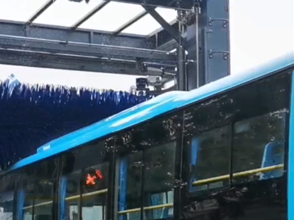 林頓全自動洗車機 往復(fù)大巴、通道大巴洗車設(shè)備應(yīng)用盡有